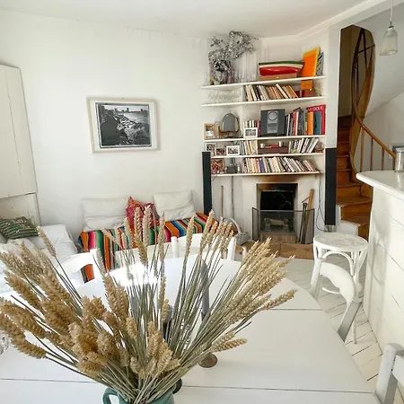 Holiday home Charmante Maison De Pecheur A Sur